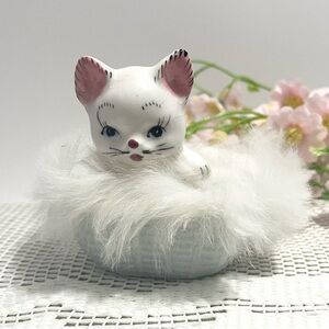 VINTAGE 1950s White Ceramic Cat Figurine in Blue Basket with Faux Fur